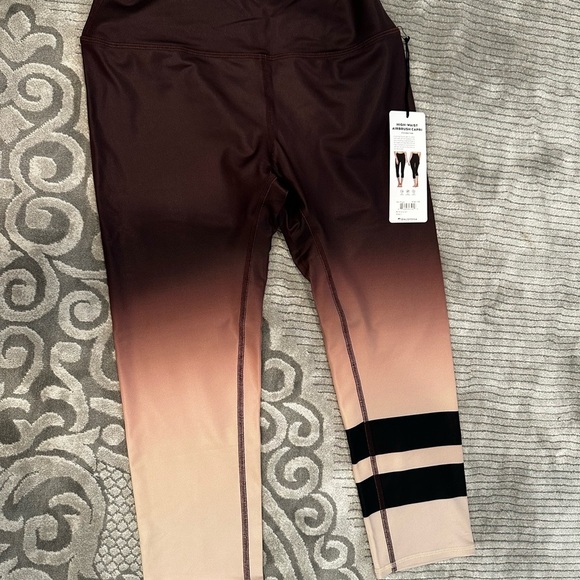 ALO Yoga Pants - ALO Yoga women’s Gradient Leggings - Brown and burgundy